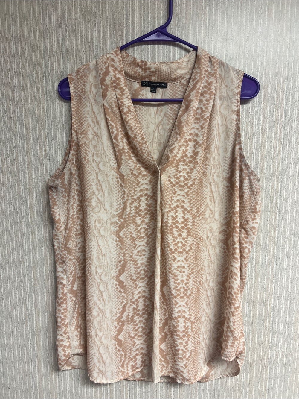 L Sleeveless V-Neck Snake Print suit blouse - Beige & Cream